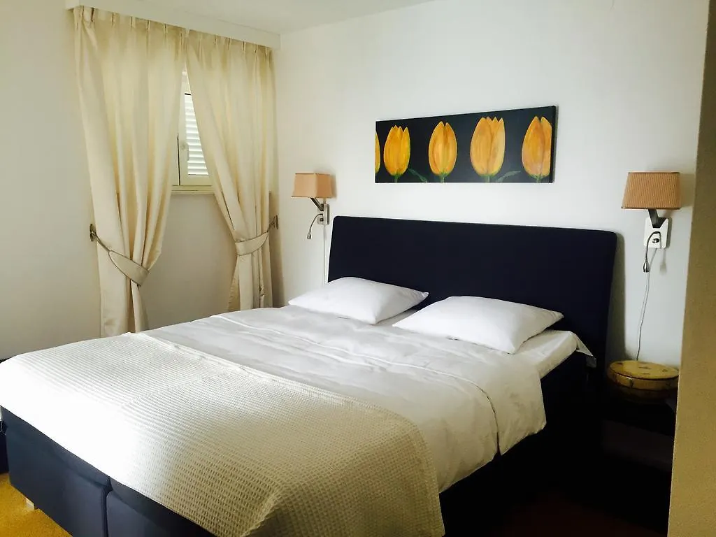 Apartments Villa Manda Novi Vinodolski 0*,  Croatia